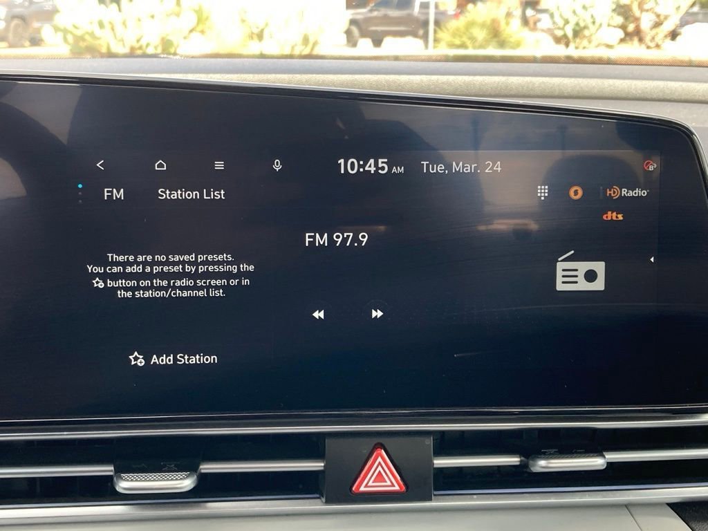 Used 2025 Hyundai Elantra Limited image 22