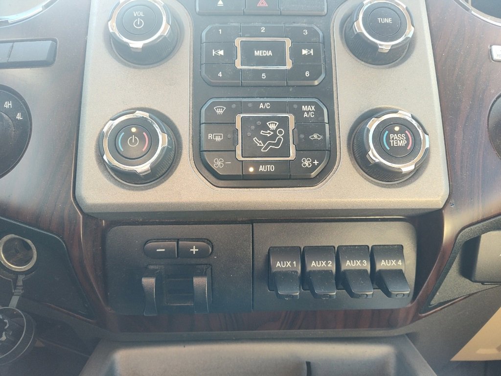 Used 2014 Ford F350 Lariat w/ Chrome Package image 24