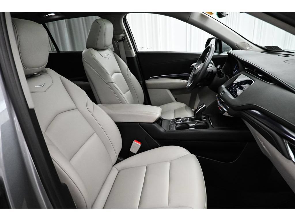 Certified 2023 Cadillac XT4 Luxury w/ Cold Weather Package FWD image 18