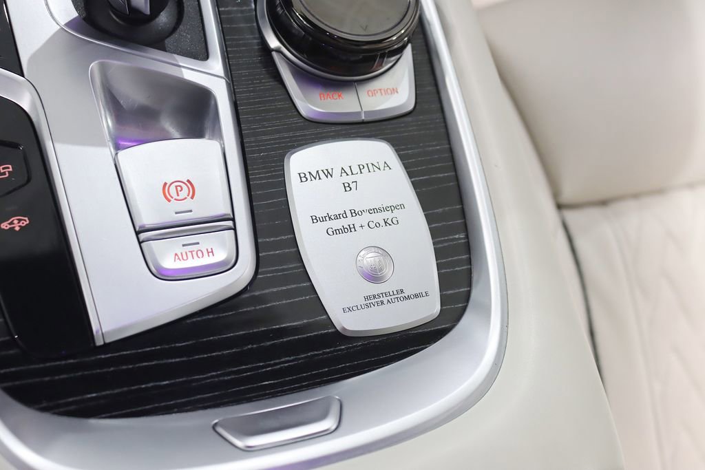 Used 2022 BMW ALPINA B7 xDrive w/ Luxury Rear Seating Package image 28