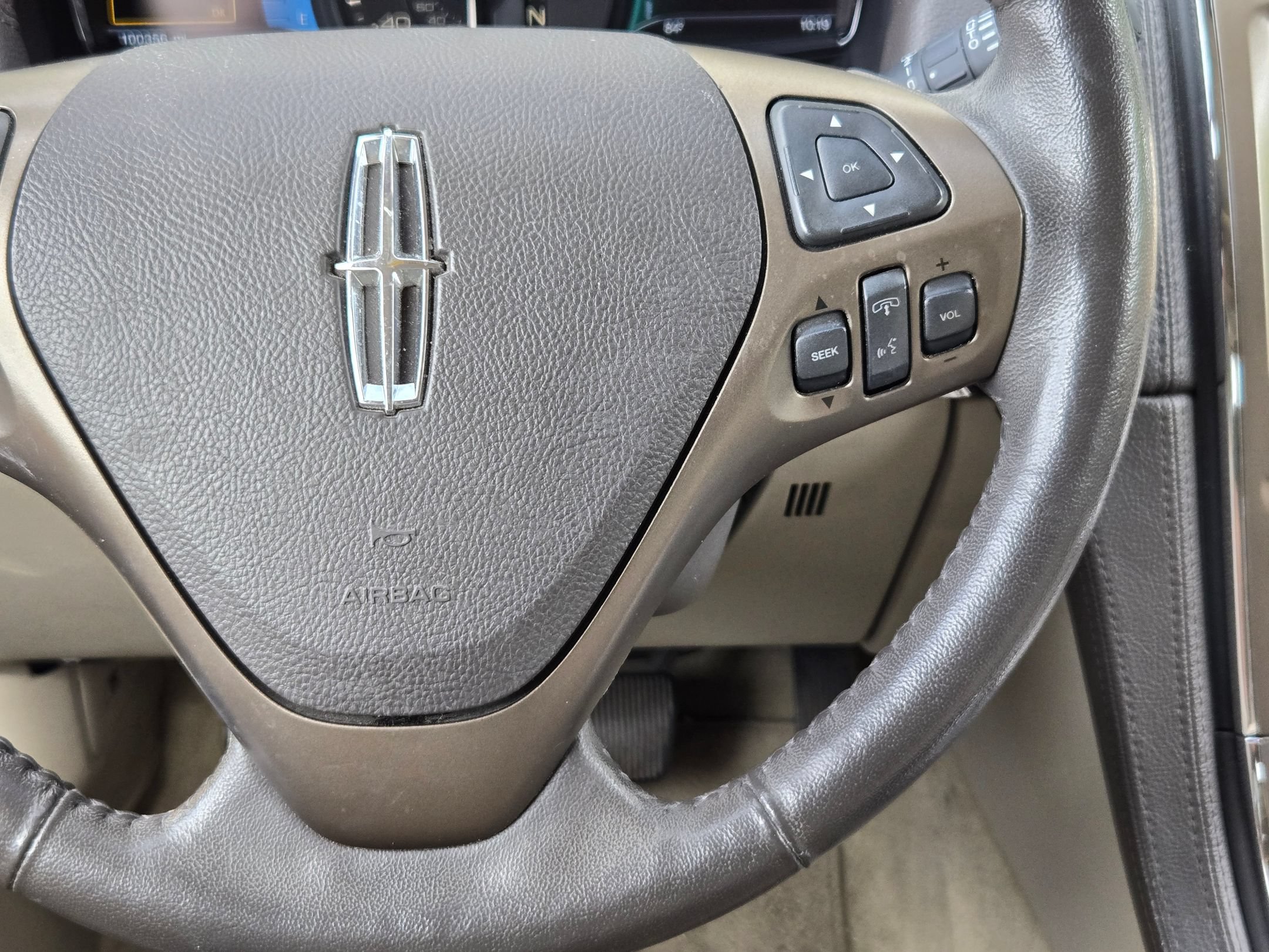 Used 2012 Lincoln MKX FWD image 22