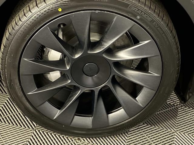 Used 2023 Tesla Model Y Long Range image 30