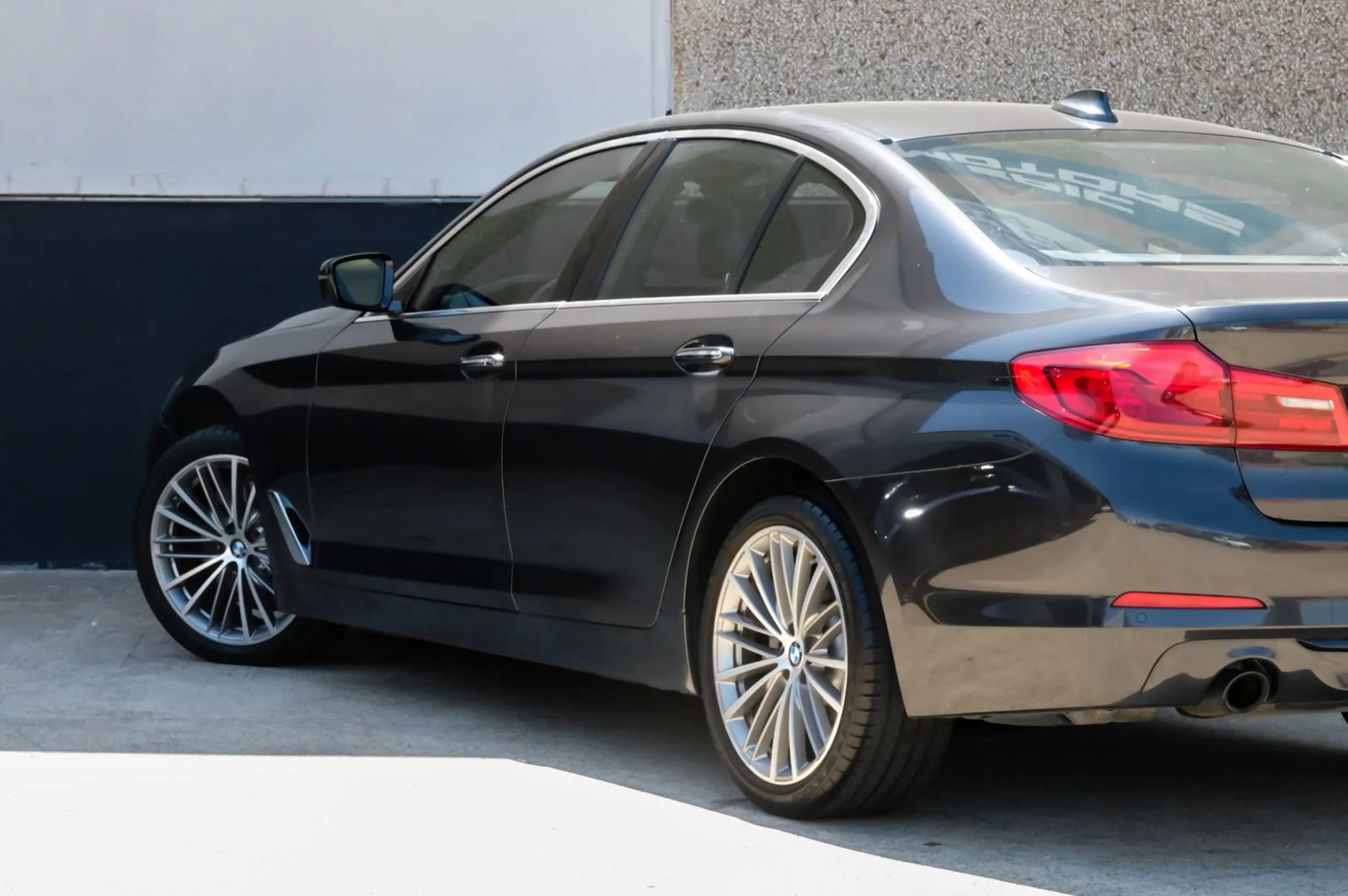 Used 2018 BMW 530i RWD image 12