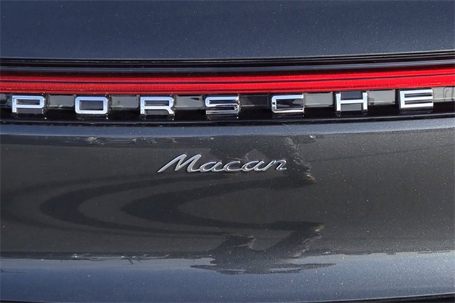 Certified 2025 Porsche Macan image 12