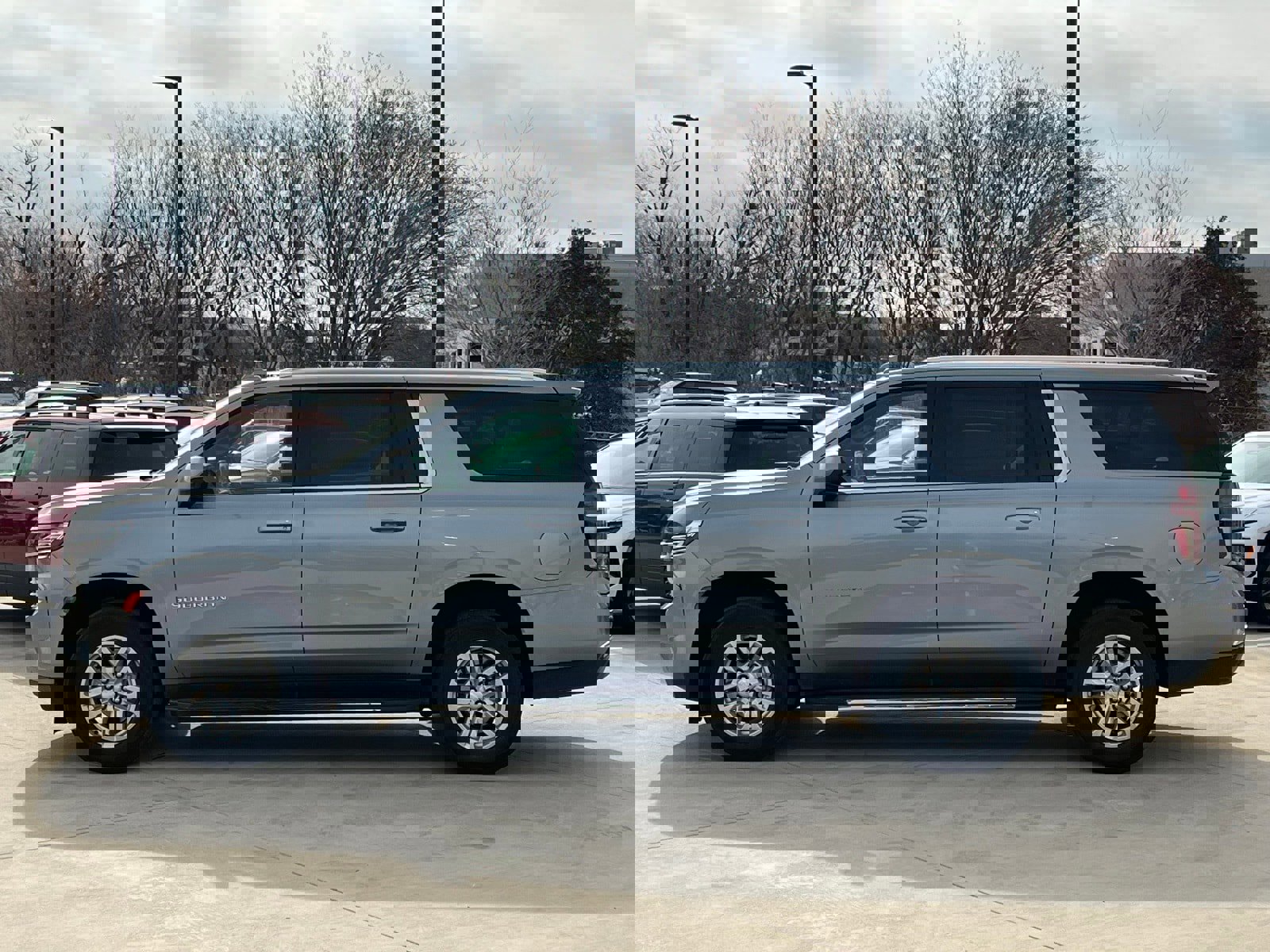 Used 2024 Chevrolet Suburban LT image 6