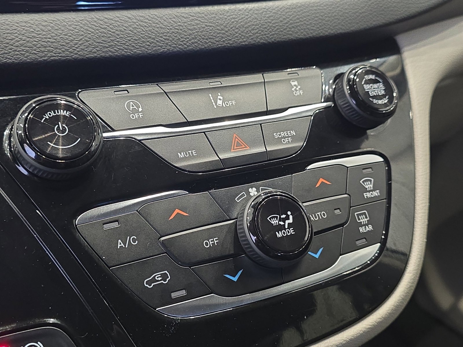 Used 2022 Chrysler Pacifica Touring-L FWD image 16
