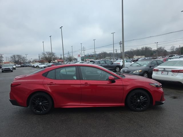 Used 2025 Toyota Camry SE image 3