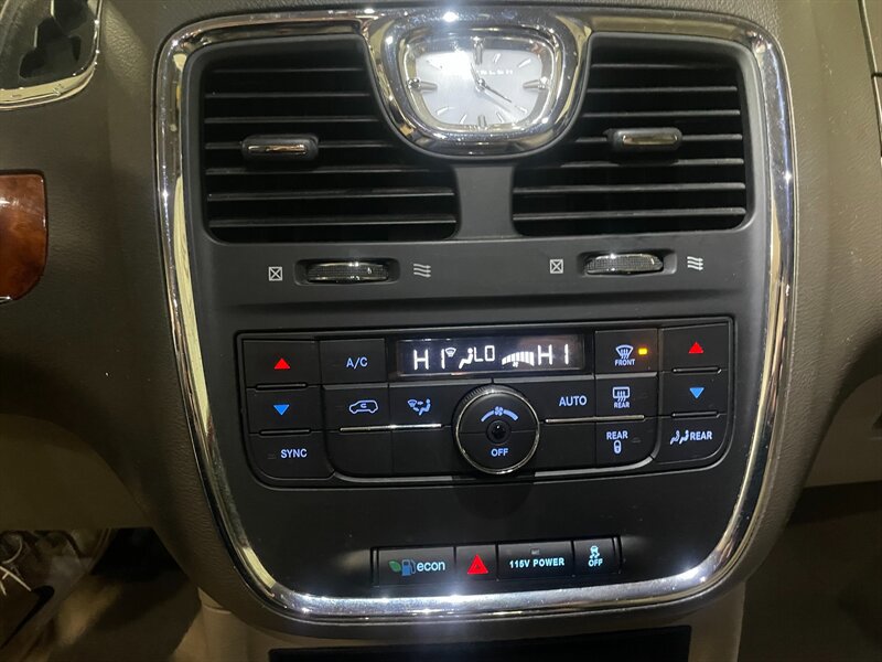 Used 2015 Chrysler Town & Country Touring-L FWD image 17