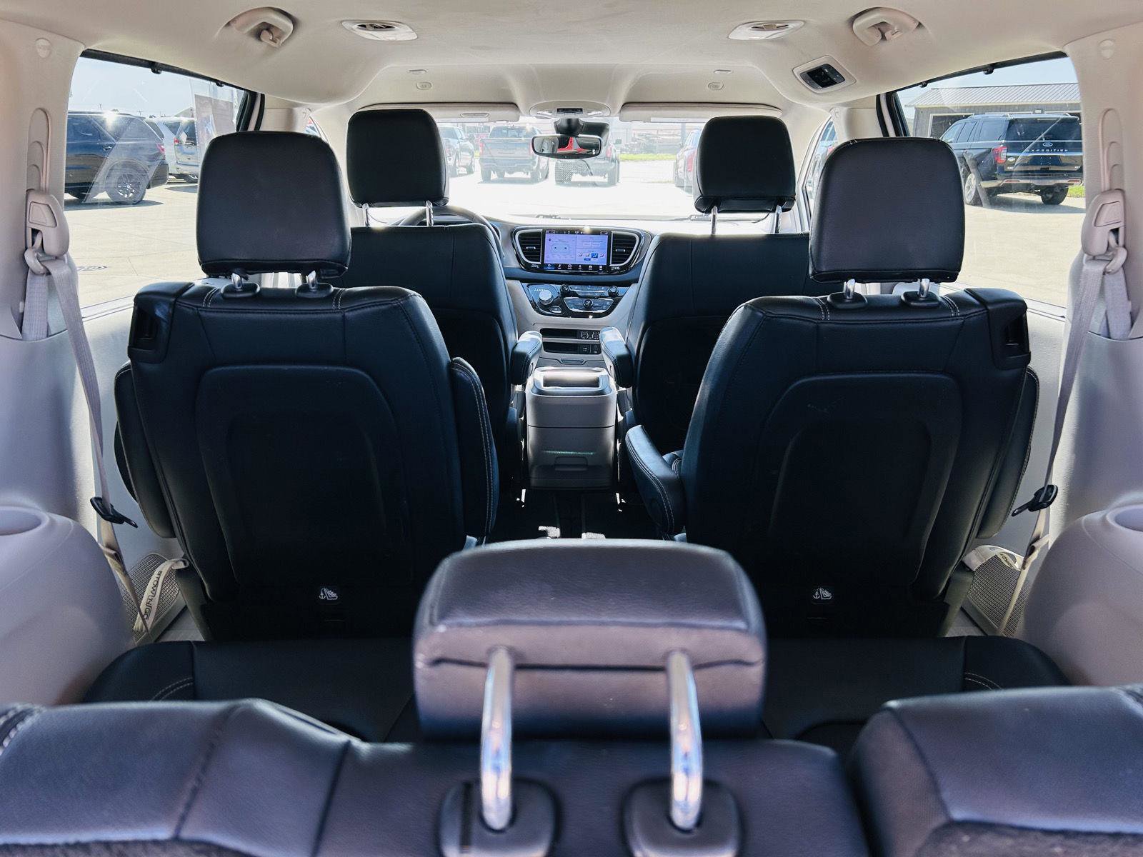 Used 2022 Chrysler Pacifica Touring-L FWD image 28