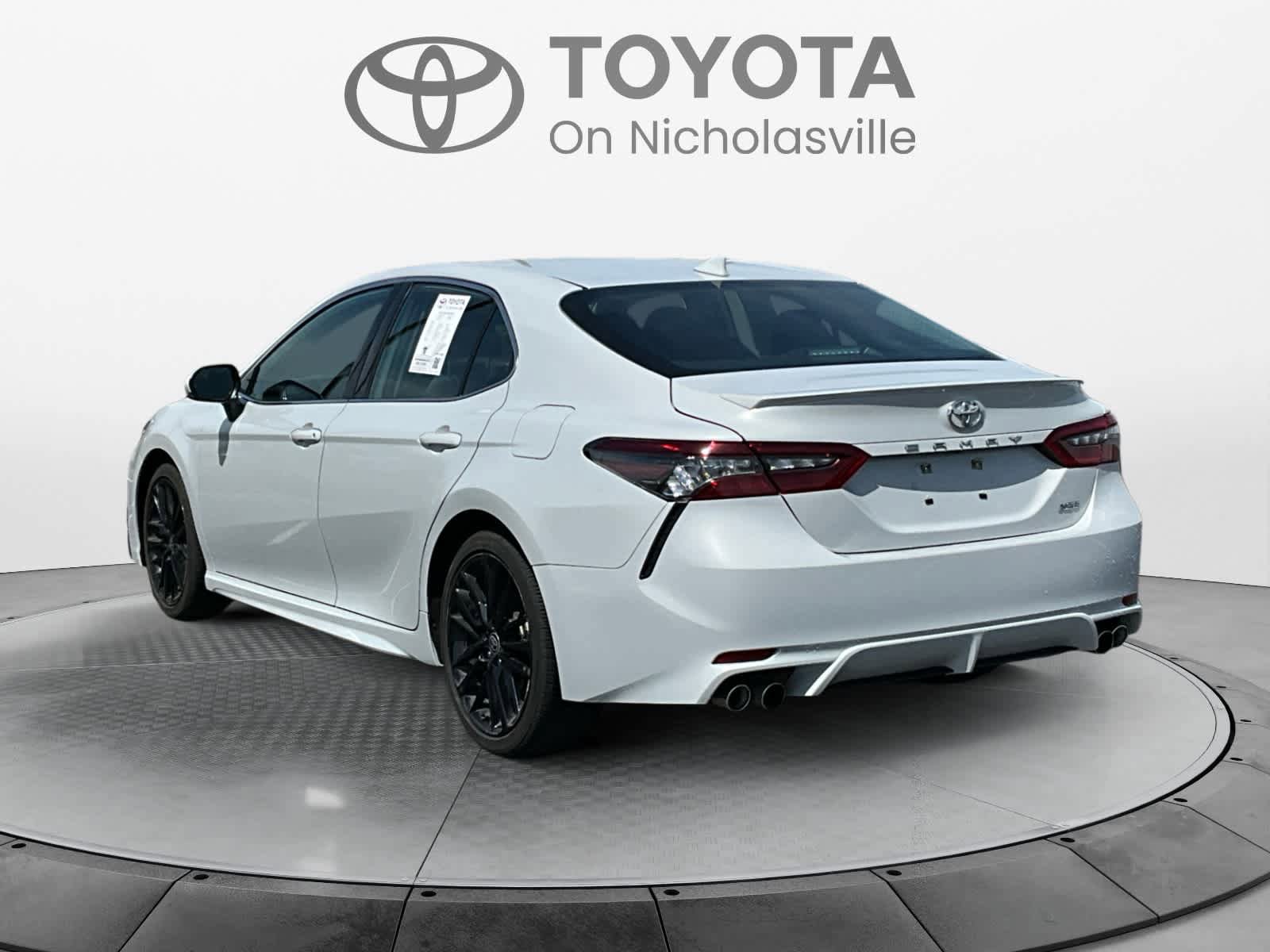 Used 2024 Toyota Camry XSE FWD image 4