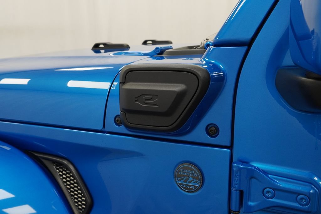 Used 2023 Jeep Wrangler Unlimited Sahara AWD/4WD image 43