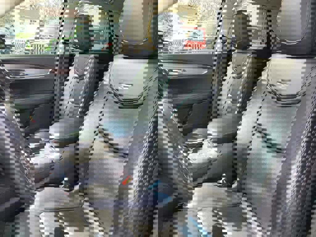 Used 2017 Cadillac XT5 Luxury w/ Driver Awareness Package FWD image 22