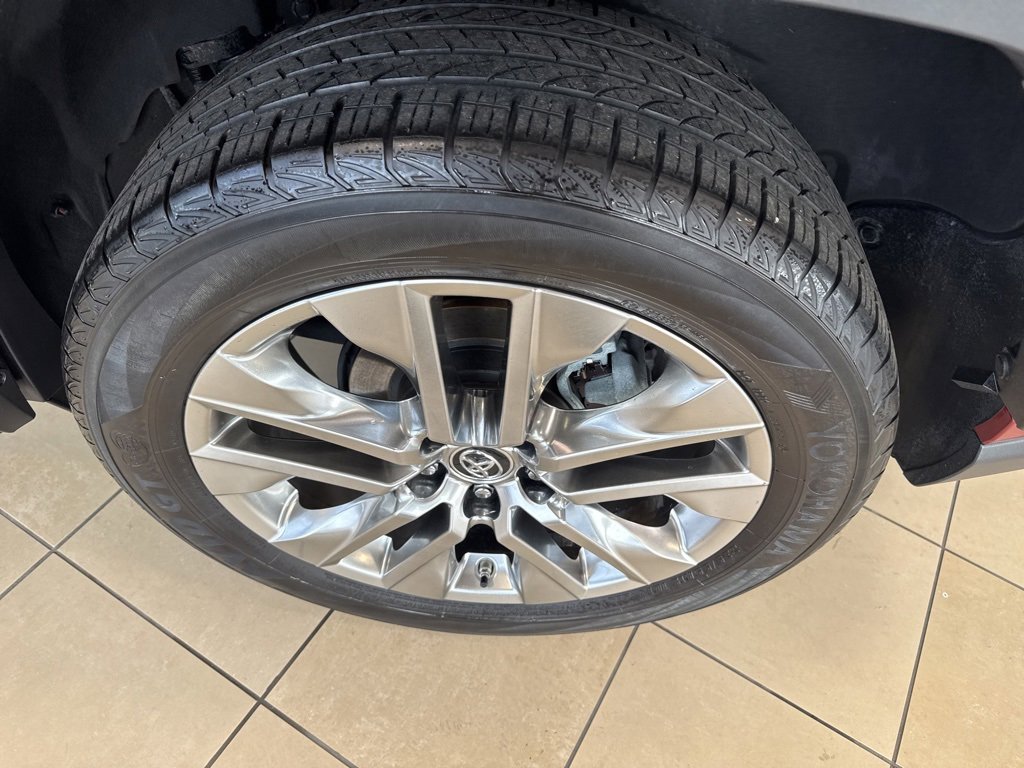 Used 2019 Toyota RAV4 Limited image 10