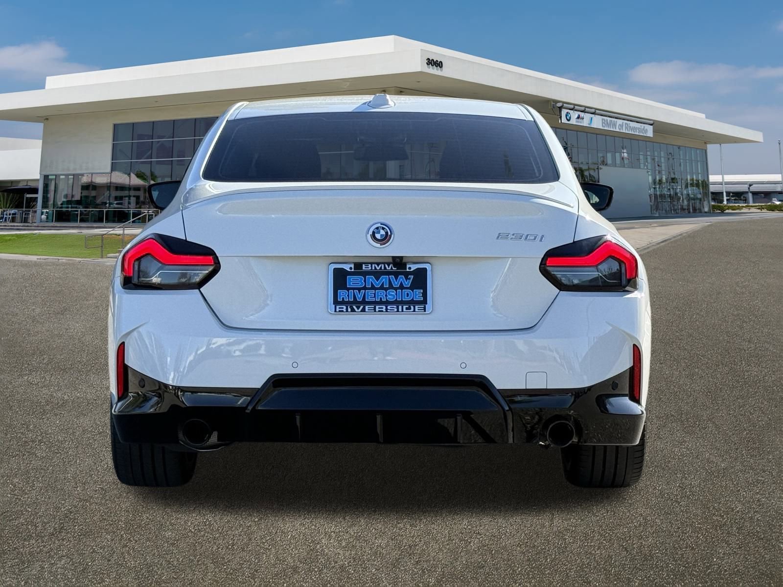 Used 2023 BMW 230i Coupe w/ M Sport Package image 9