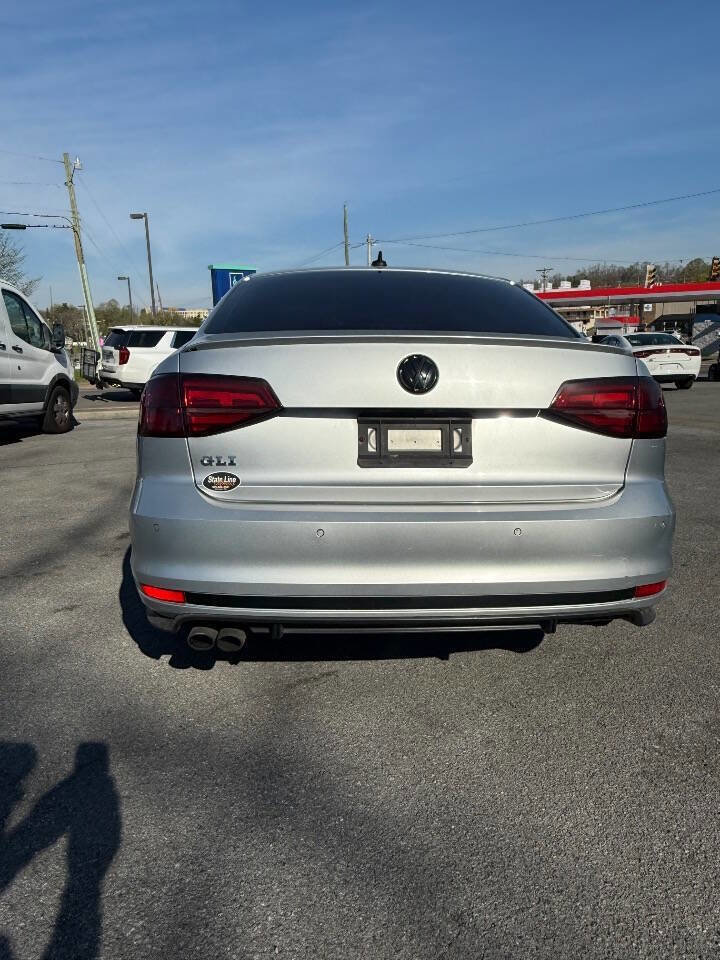 Used 2016 Volkswagen Jetta GLI SE image 3