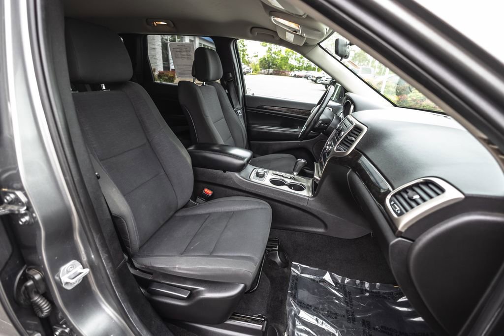 Used 2012 Jeep Grand Cherokee Laredo w/ Laredo E Group AWD/4WD image 28