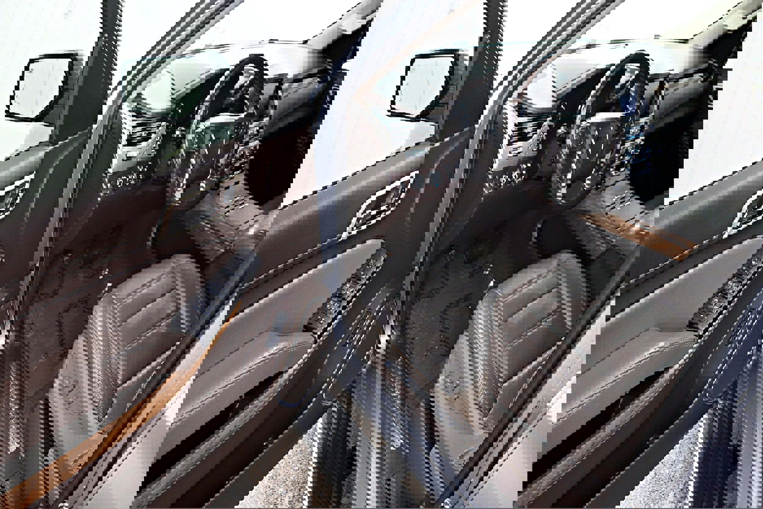 Used 2018 GMC Yukon XL Denali w/ Denali Ultimate Package image 3