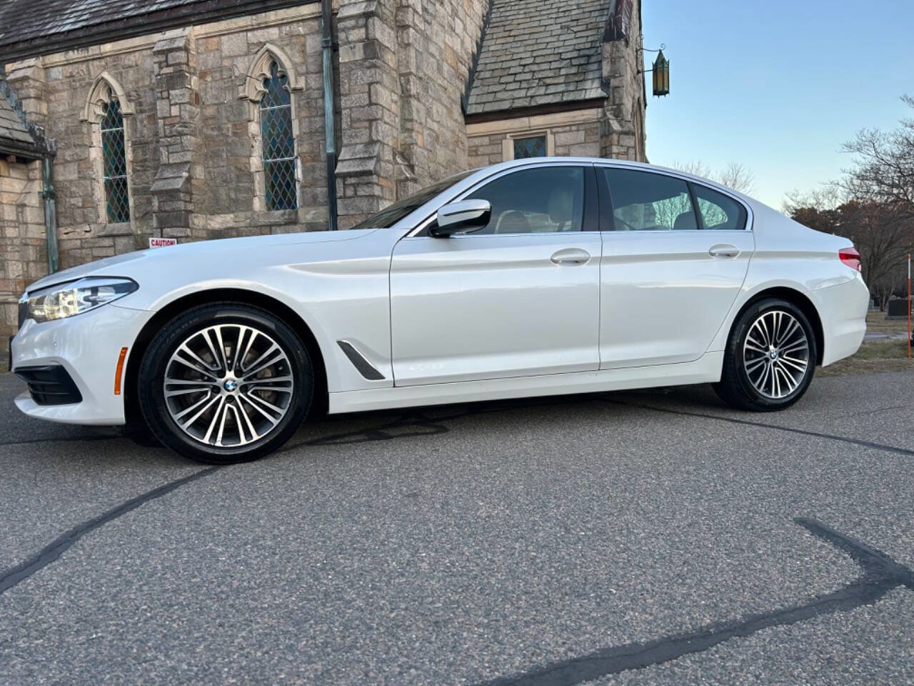 Used 2019 BMW 540i xDrive image 1