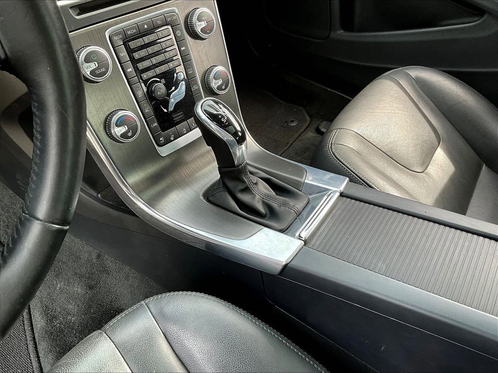 Used 2015 Volvo S60 T5 Platinum image 14