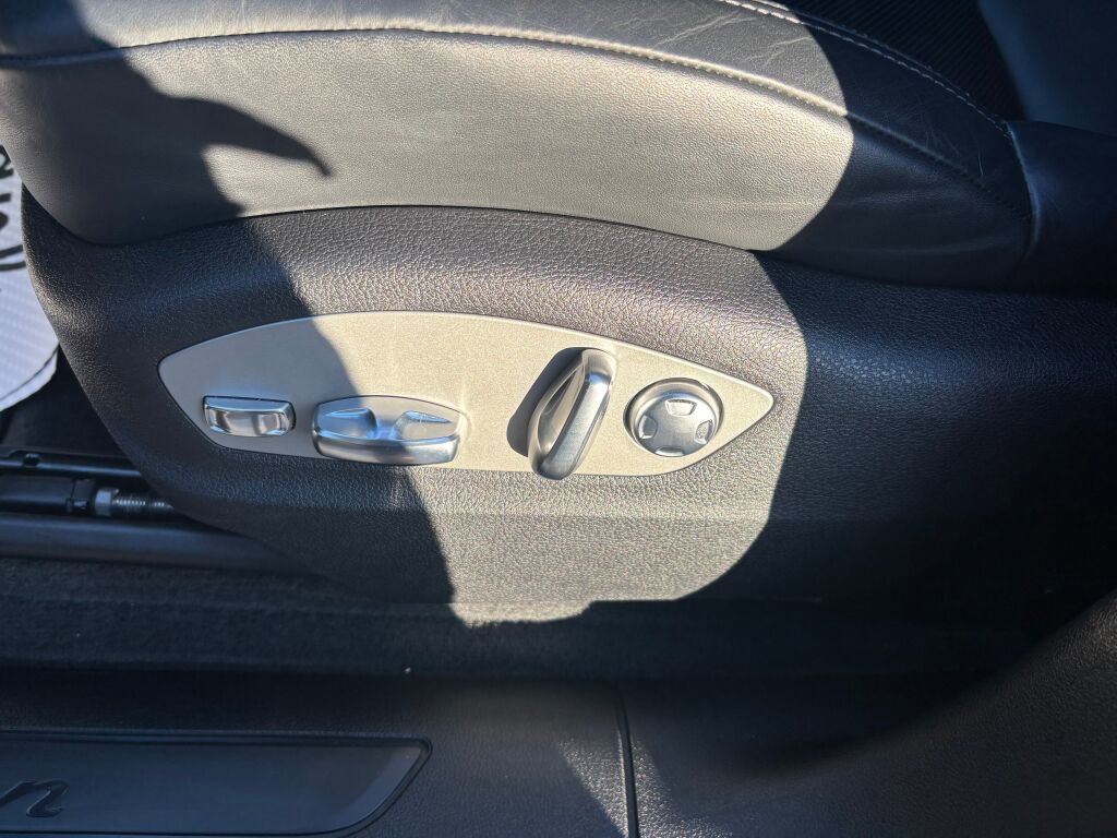 Used 2024 Porsche Macan Base image 21