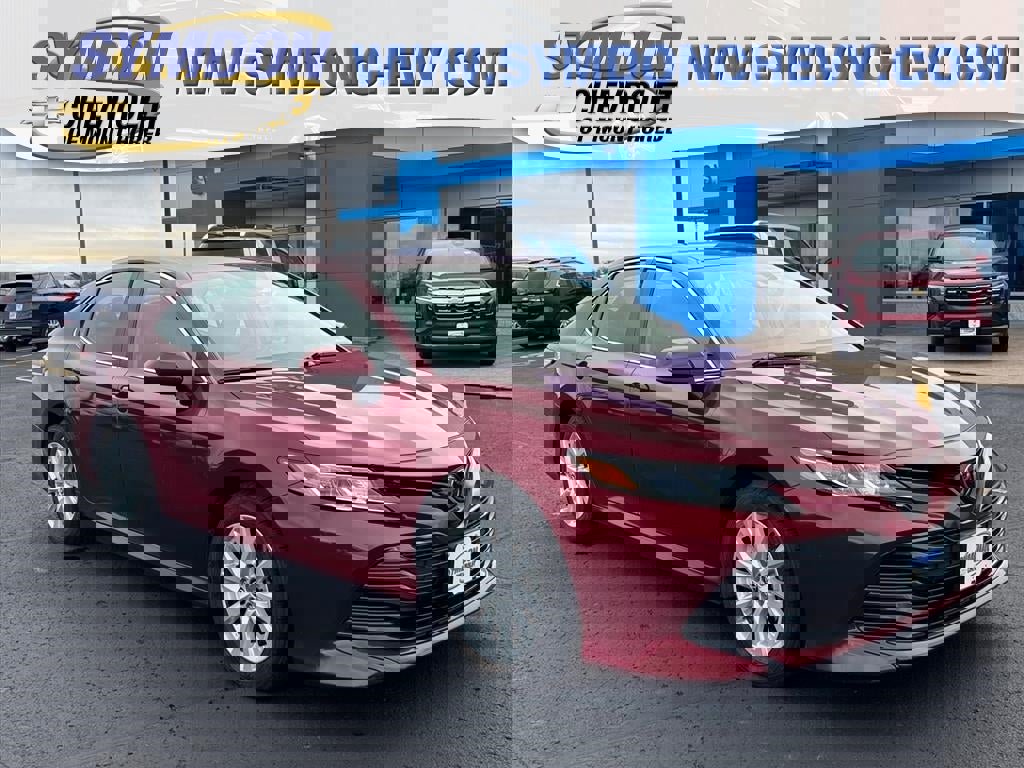 Used 2019 Toyota Camry LE image 1