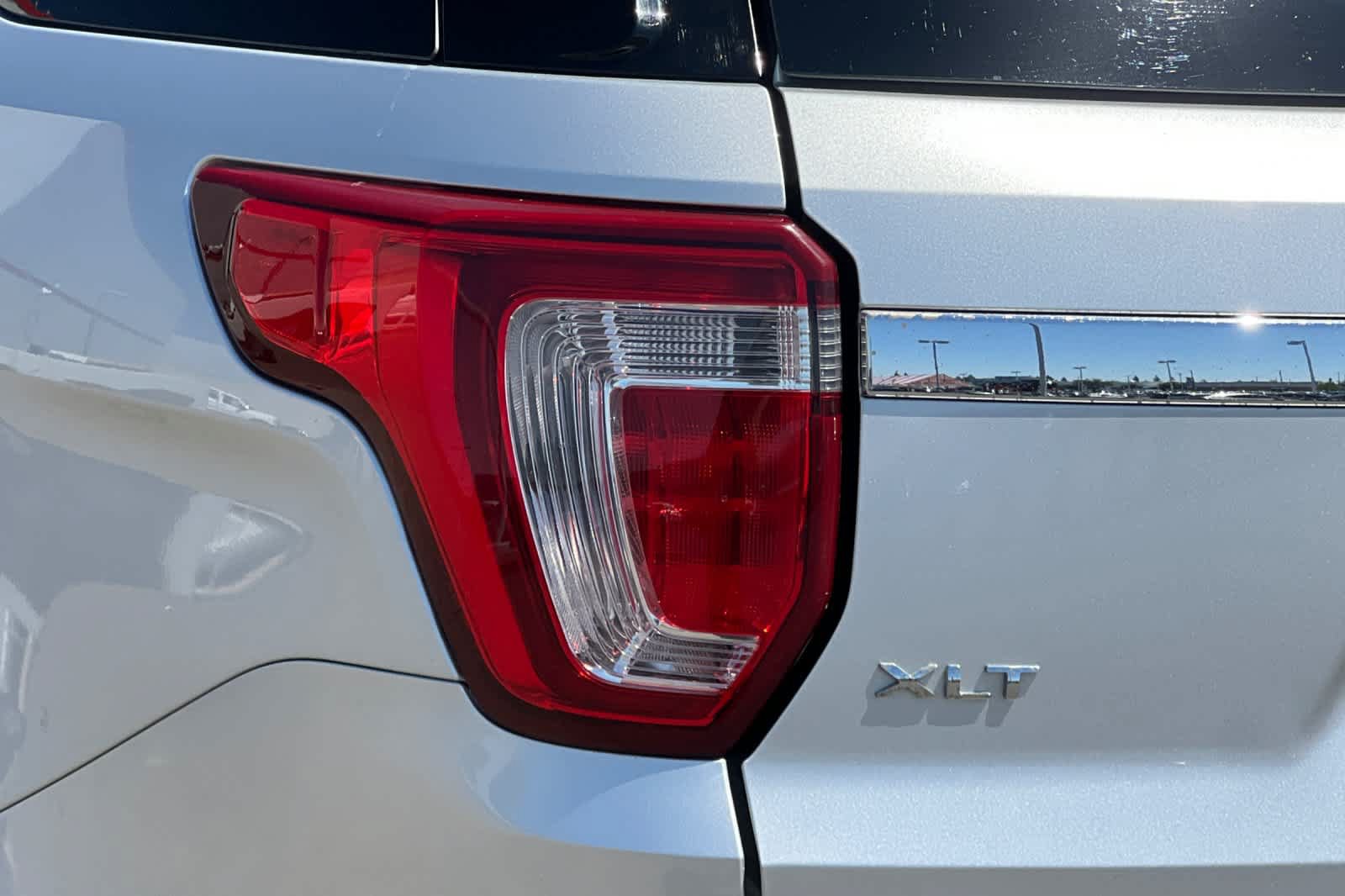 Used 2016 Ford Explorer XLT w/ Equipment Group 202A AWD/4WD image 33