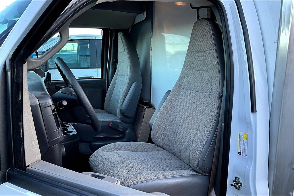 Used 2024 Chevrolet Express 3500 w/ Power Convenience Package RWD image 18