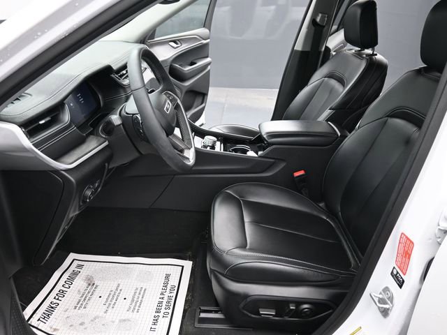 Used 2023 Jeep Grand Cherokee Limited image 14