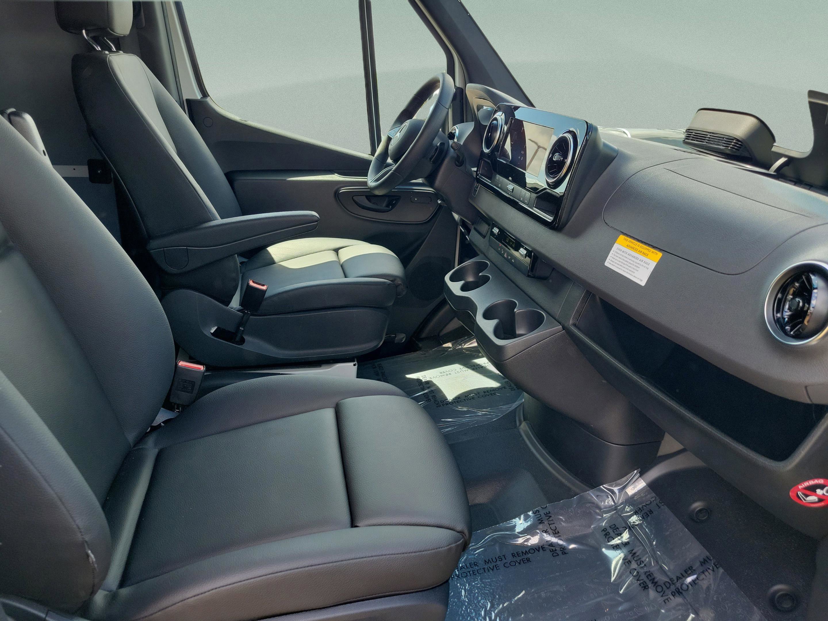 Used 2025 Mercedes-Benz Sprinter 2500 image 8