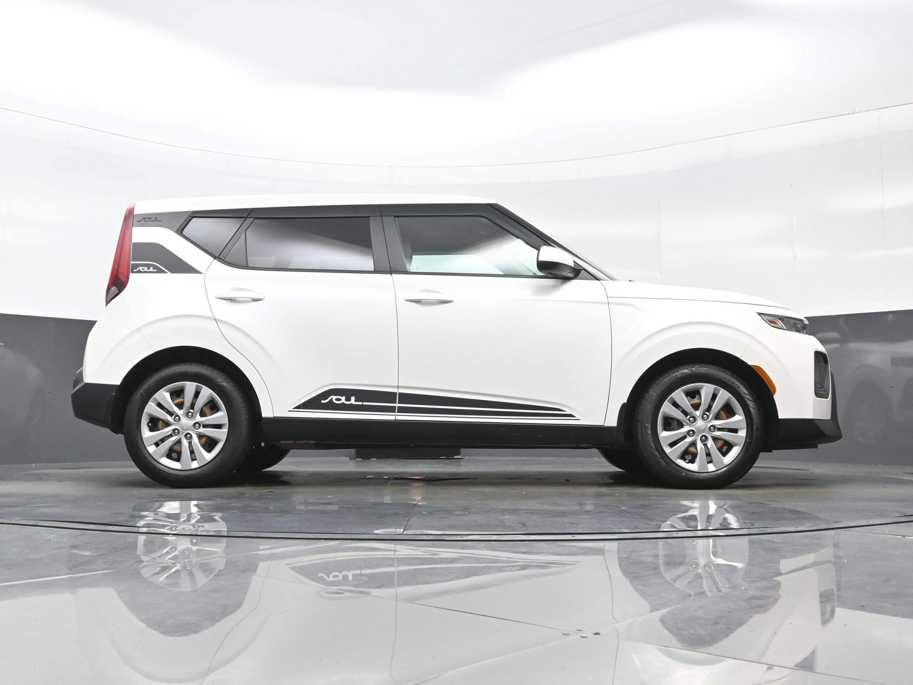 Used 2021 Kia Soul LX FWD image 29