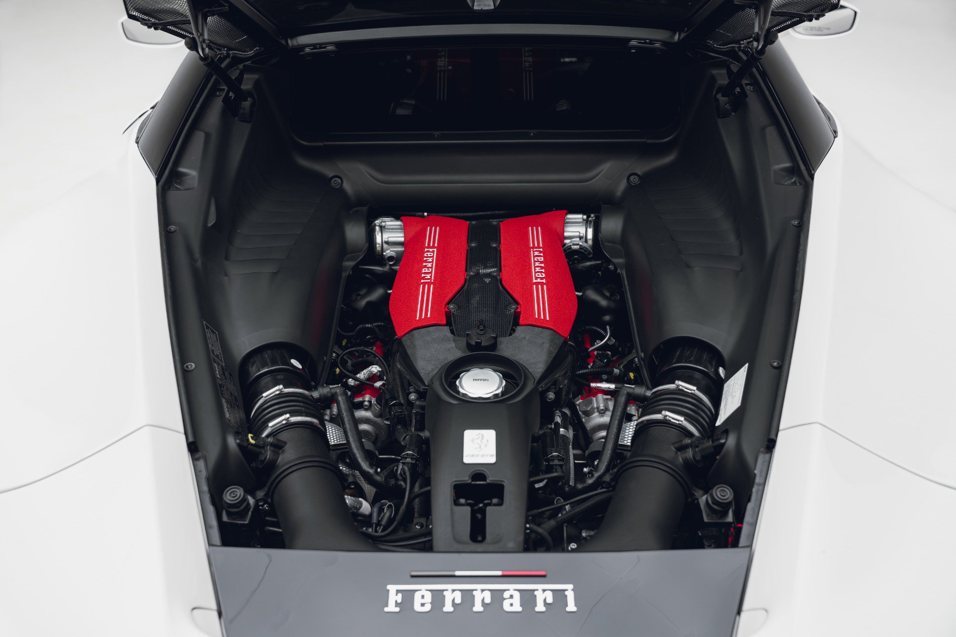 Used 2018 Ferrari 488 GTB RWD image 28