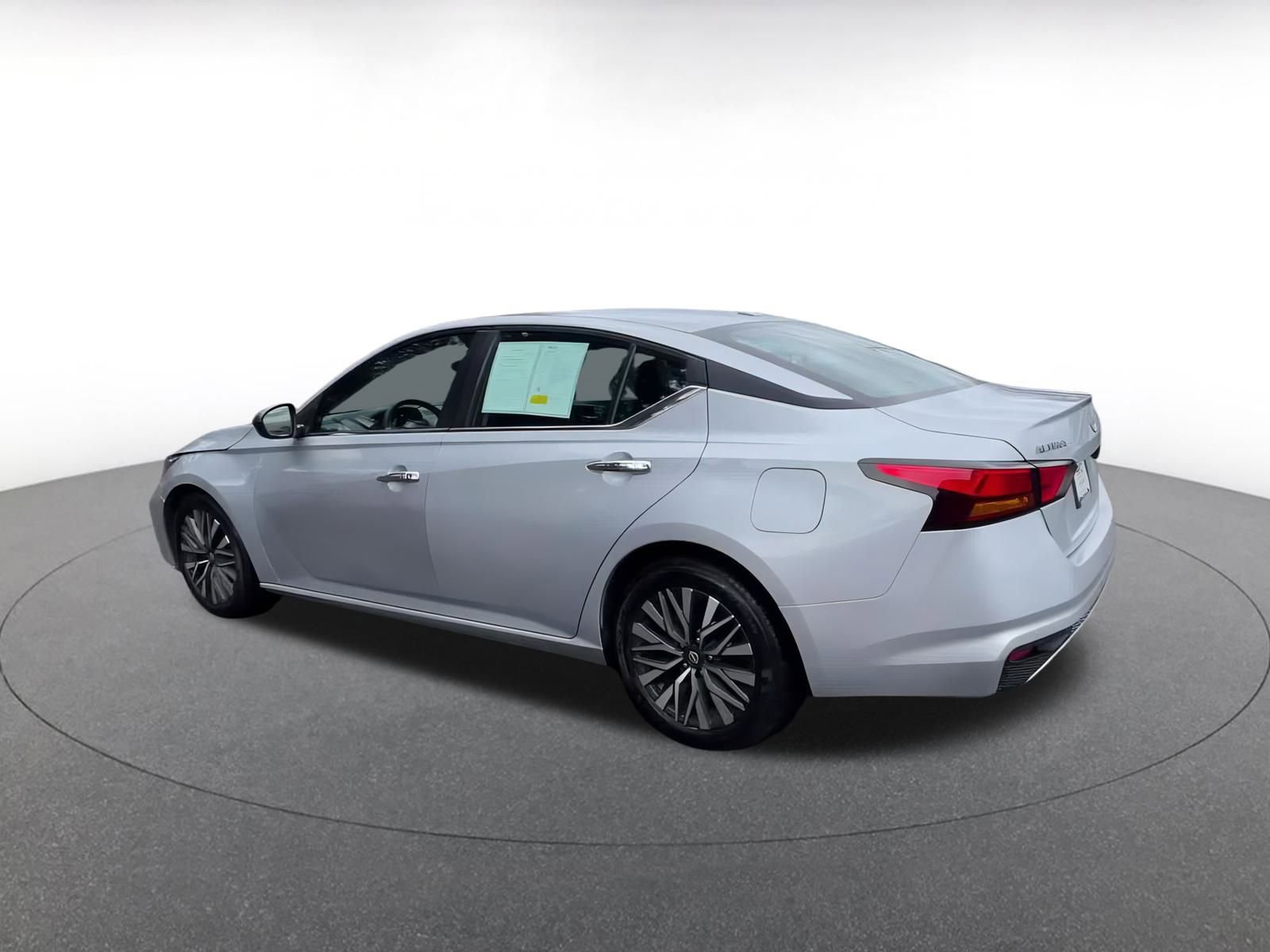 Used 2024 Nissan Altima 2.5 SV image 11