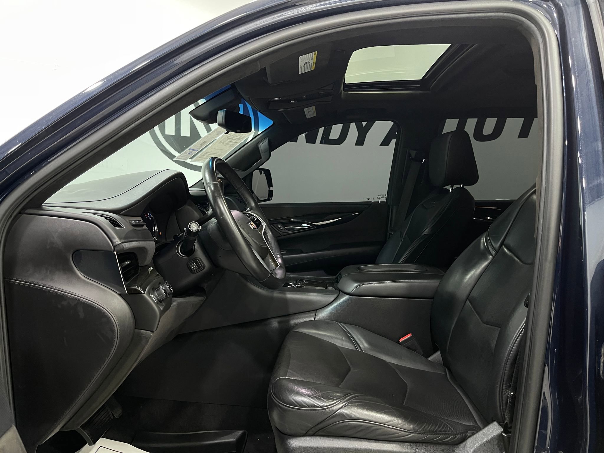 Used 2018 Cadillac Escalade Platinum AWD/4WD image 13