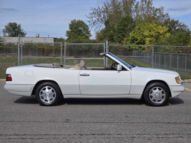 Used 1995 Mercedes-Benz E 320 Convertible image 2