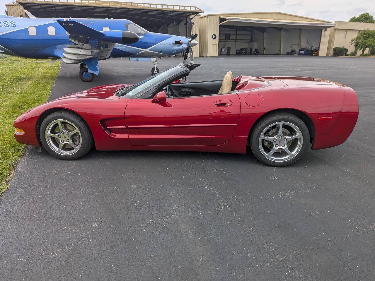 Used 2000 Chevrolet Corvette Convertible w/ Memory Pkg RWD image 4
