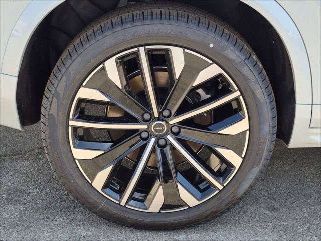 New 2026 Volvo XC90 T8 Plus w/ Protection Package AWD/4WD image 6