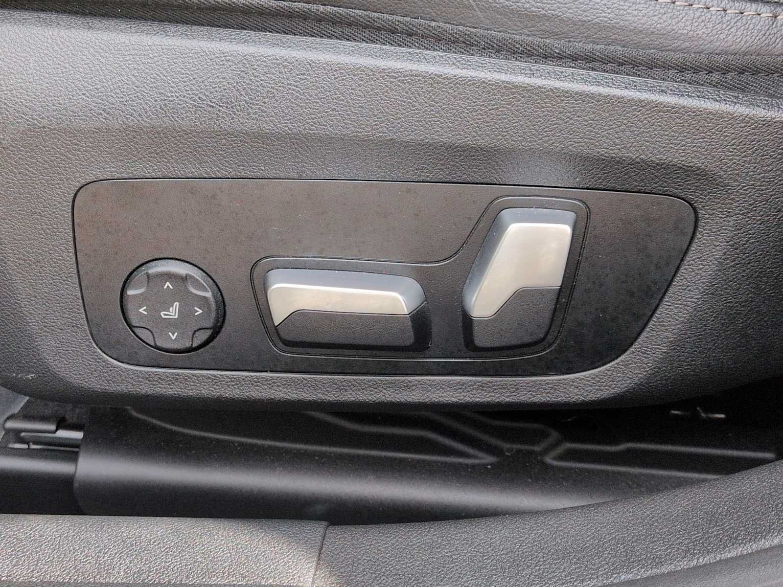 Used 2023 BMW i4 eDrive40 w/ M Sport Package RWD image 18