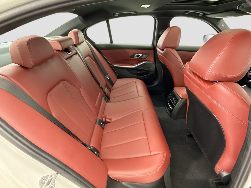 Used 2025 BMW 330i Sedan w/ Premium Package RWD image 21