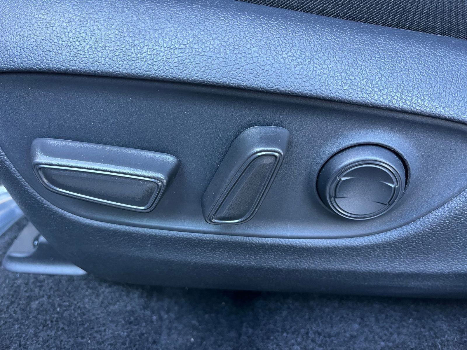 Used 2025 Toyota RAV4 XLE image 25