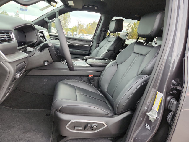 New 2023 Jeep Wagoneer Series III w/ Rear Seat Video Group 1 AWD/4WD image 6