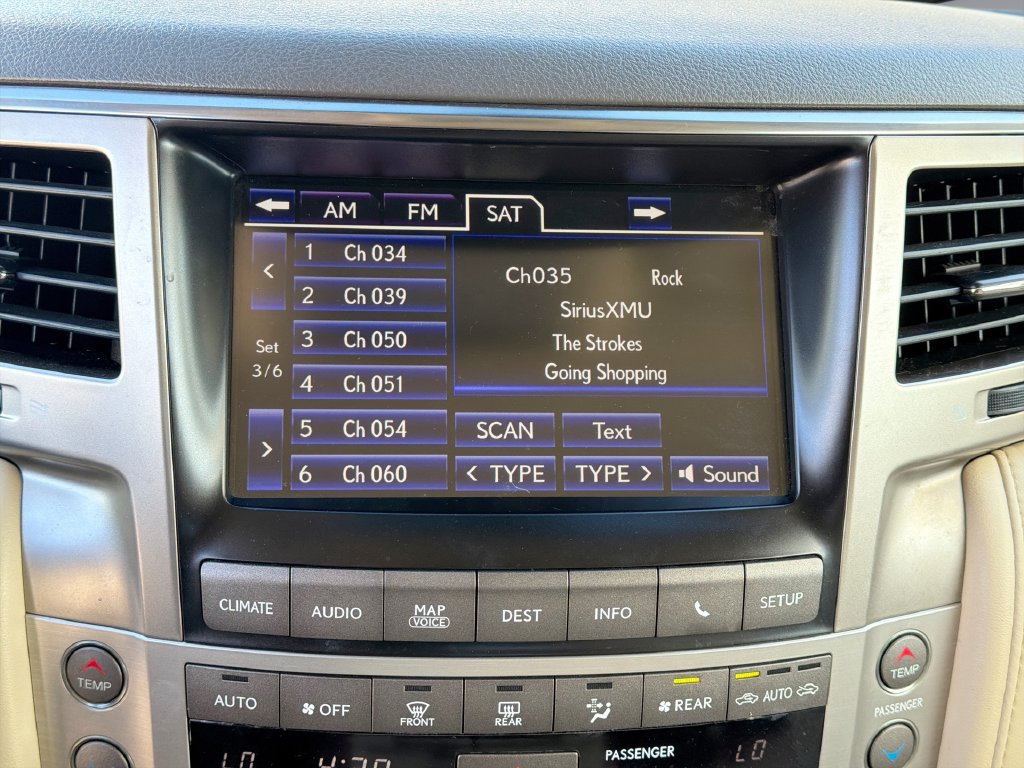 Used 2015 Lexus LX 570 4WD image 23