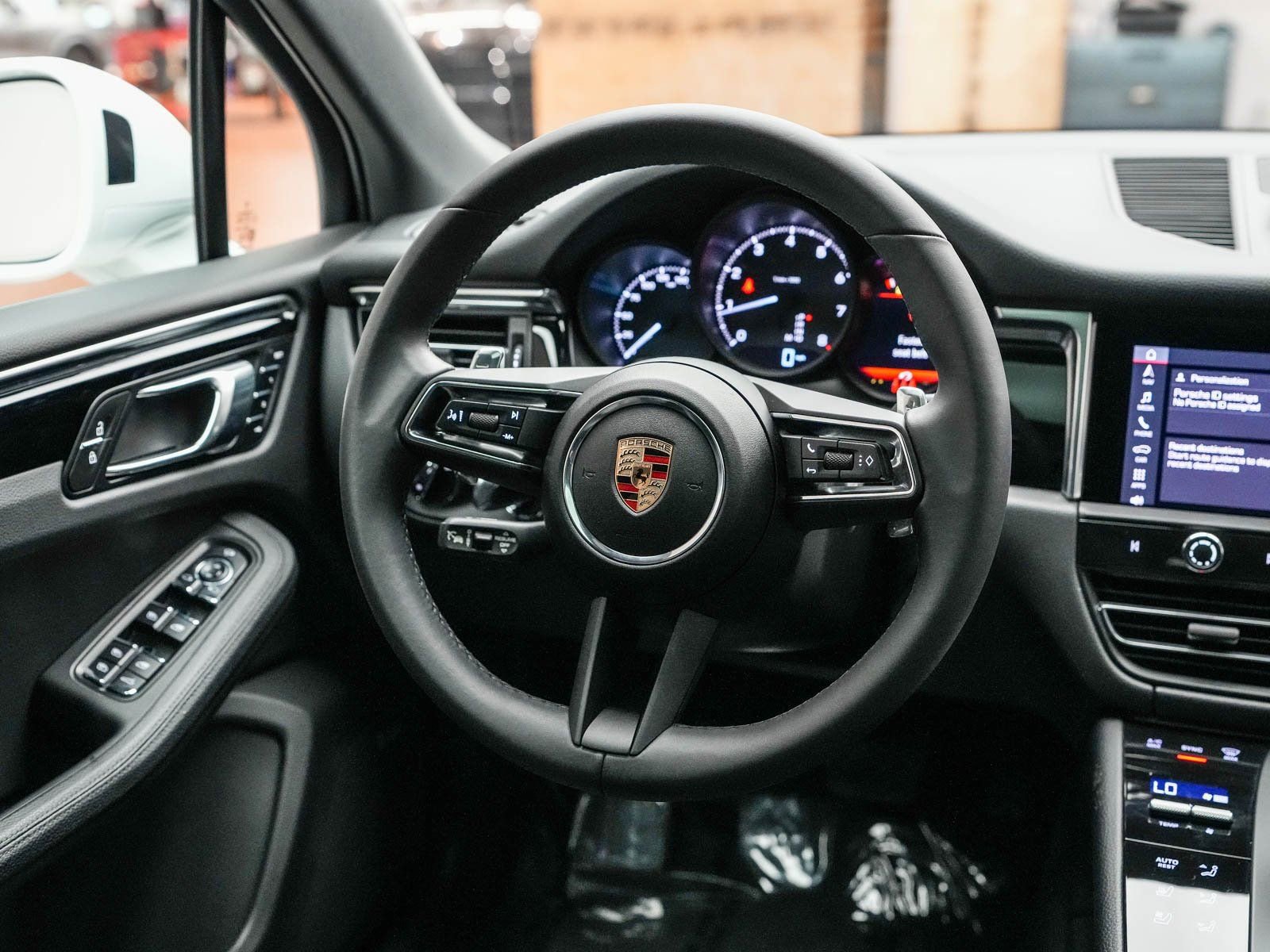 Certified 2025 Porsche Macan image 19