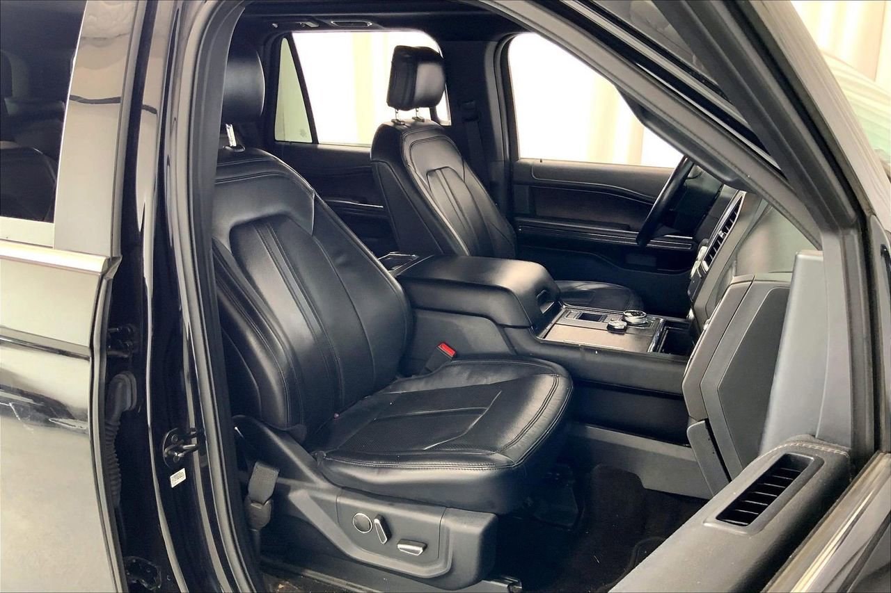 Used 2019 Ford Expedition Limited w/ Texas Edition Package RWD image 16