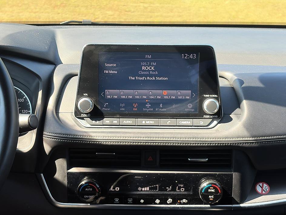 Certified 2025 Nissan Rogue SV FWD image 32