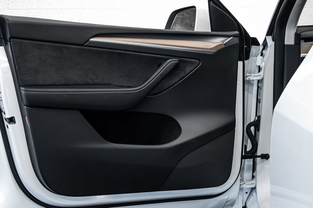 Used 2025 Tesla Model Y Long Range RWD image 17