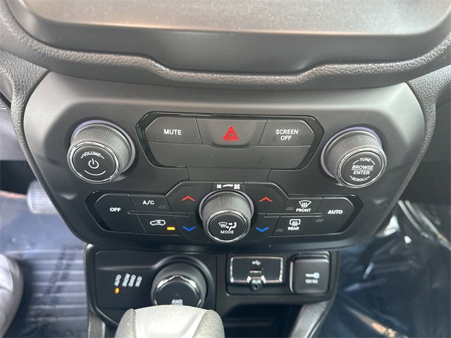 Used 2020 Jeep Renegade Latitude image 23