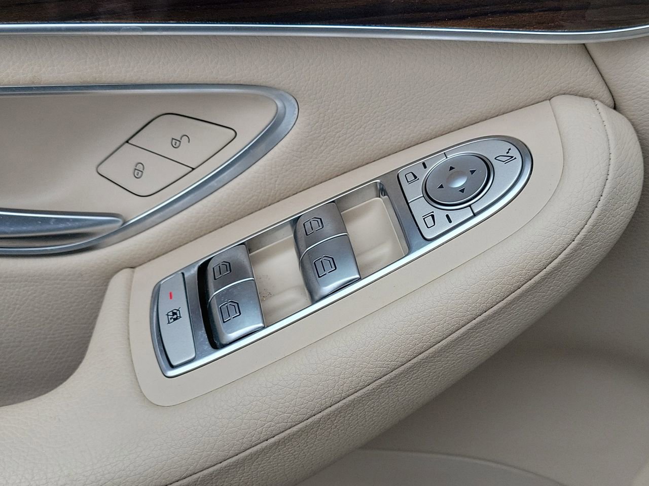 Certified 2022 Mercedes-Benz GLC 300 image 25