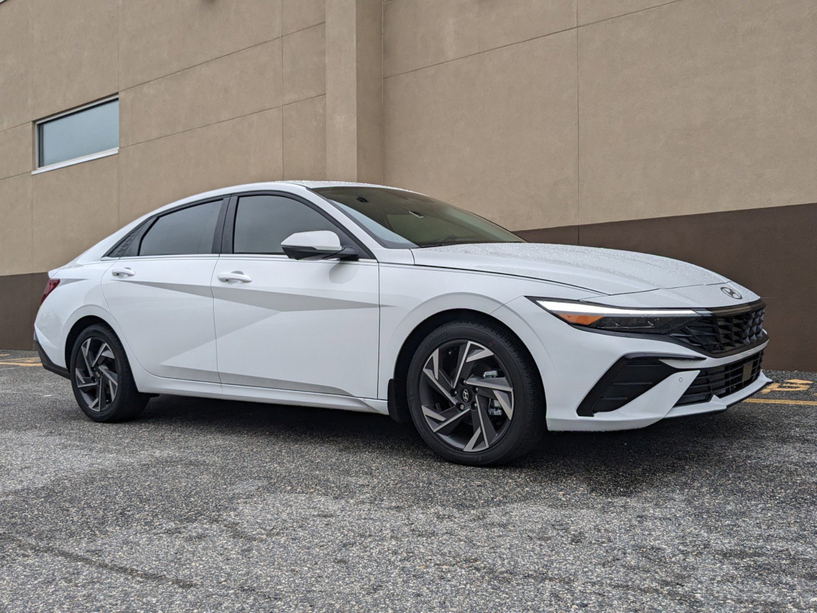 New 2025 Hyundai Elantra Limited image 2