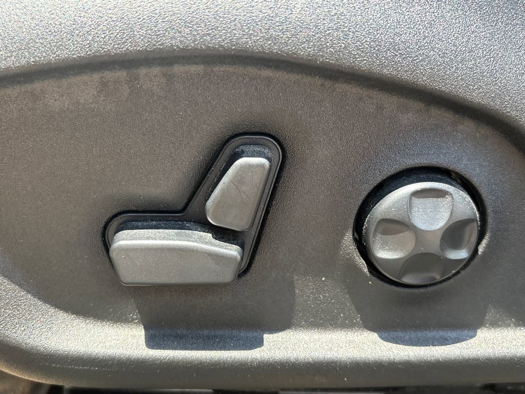 Used 2018 Jeep Renegade Latitude w/ Popular Equipment Group FWD image 10