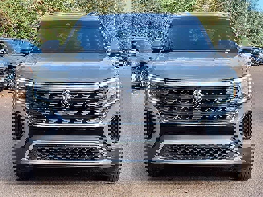 Used 2024 Volkswagen Atlas Cross Sport SE image 2